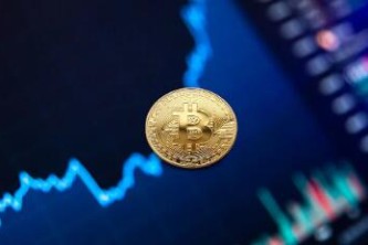 比特币身价飙升，一枚价值超5万美元